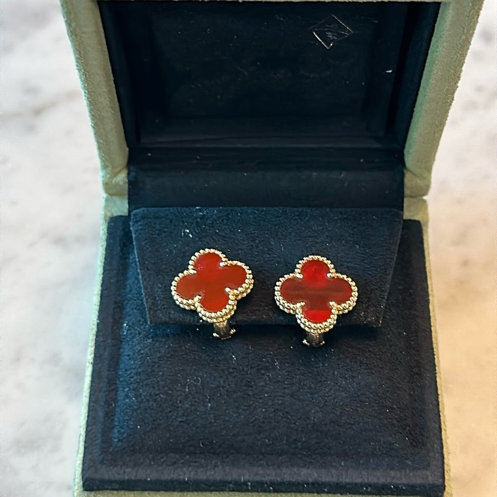 Van Cleef & Arpels 18k yellow gold Carnelian earrings